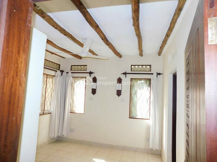 4 Bedroom House on Half Acre Touching, Hr-547, Mtwapa, Kilifi, House for Rent