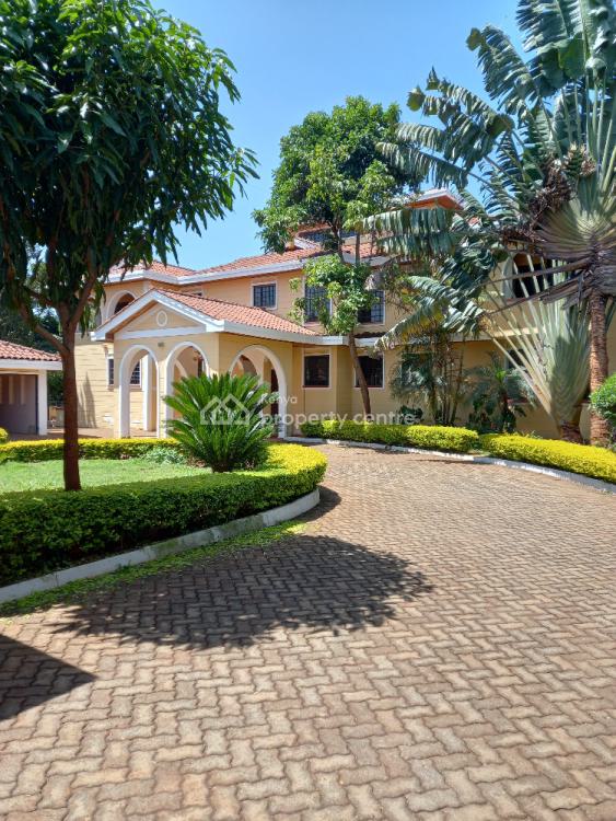 For Rent Magnificent 5 Bedrooms House With 3 Rooms Dsq And Garage, Off