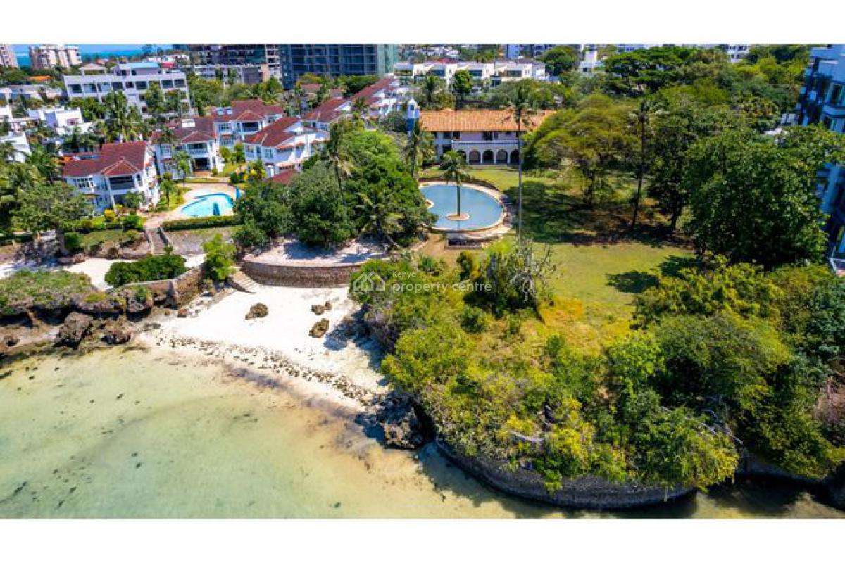5 Bedrooms Villa on a 2 Acres Private Beach Property with a Swimming, Nyali, Mombasa, Townhouse for Sale