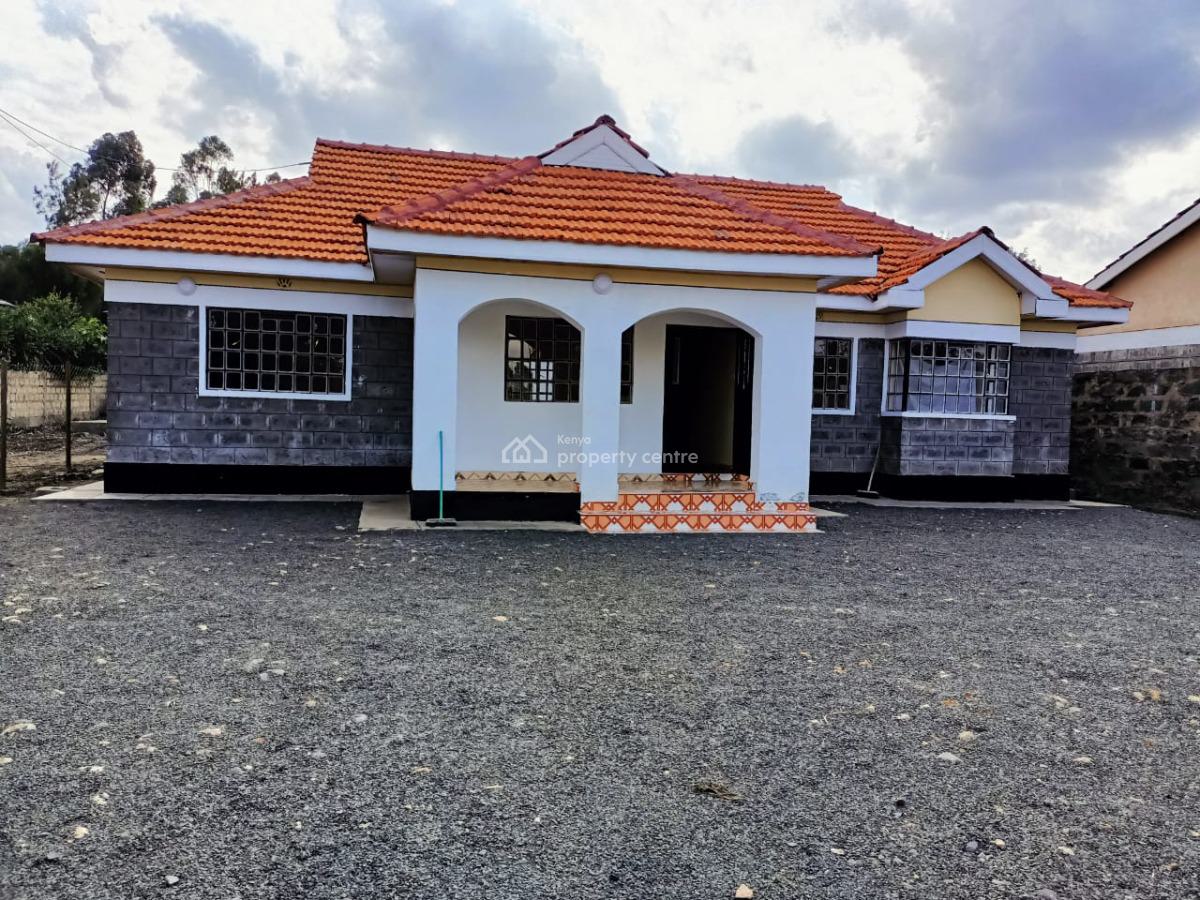 Beautiful 4 Bedroom Bungalow Ensuite on an Eighth in Ongata Rongai., Ongata Rongai, Kajiado, House for Sale
