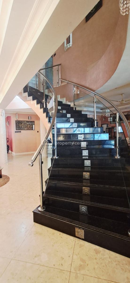 6 Bedrooms Executive Beach Mansion, Nyali, Mombasa, House for Sale