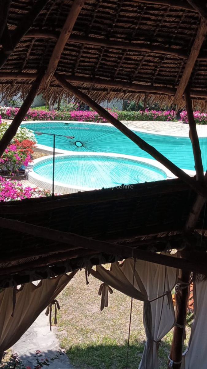 Short-stay Luxury Beachfront 2-bedroom Villa in Malindi, Harbourkey Villas, Malindi Town, Kilifi, Detached Duplex Short Let