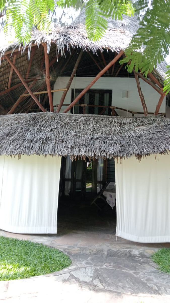 Short-stay Luxury Beachfront 2-bedroom Villa in Malindi, Harbourkey Villas, Malindi Town, Kilifi, Detached Duplex Short Let