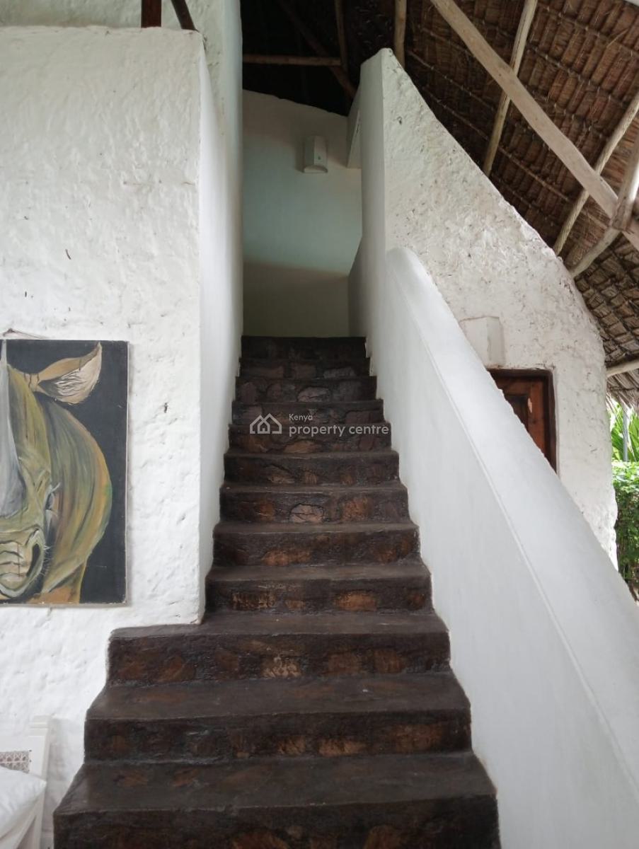 Short-stay Luxury Beachfront 2-bedroom Villa in Malindi, Harbourkey Villas, Malindi Town, Kilifi, Detached Duplex Short Let