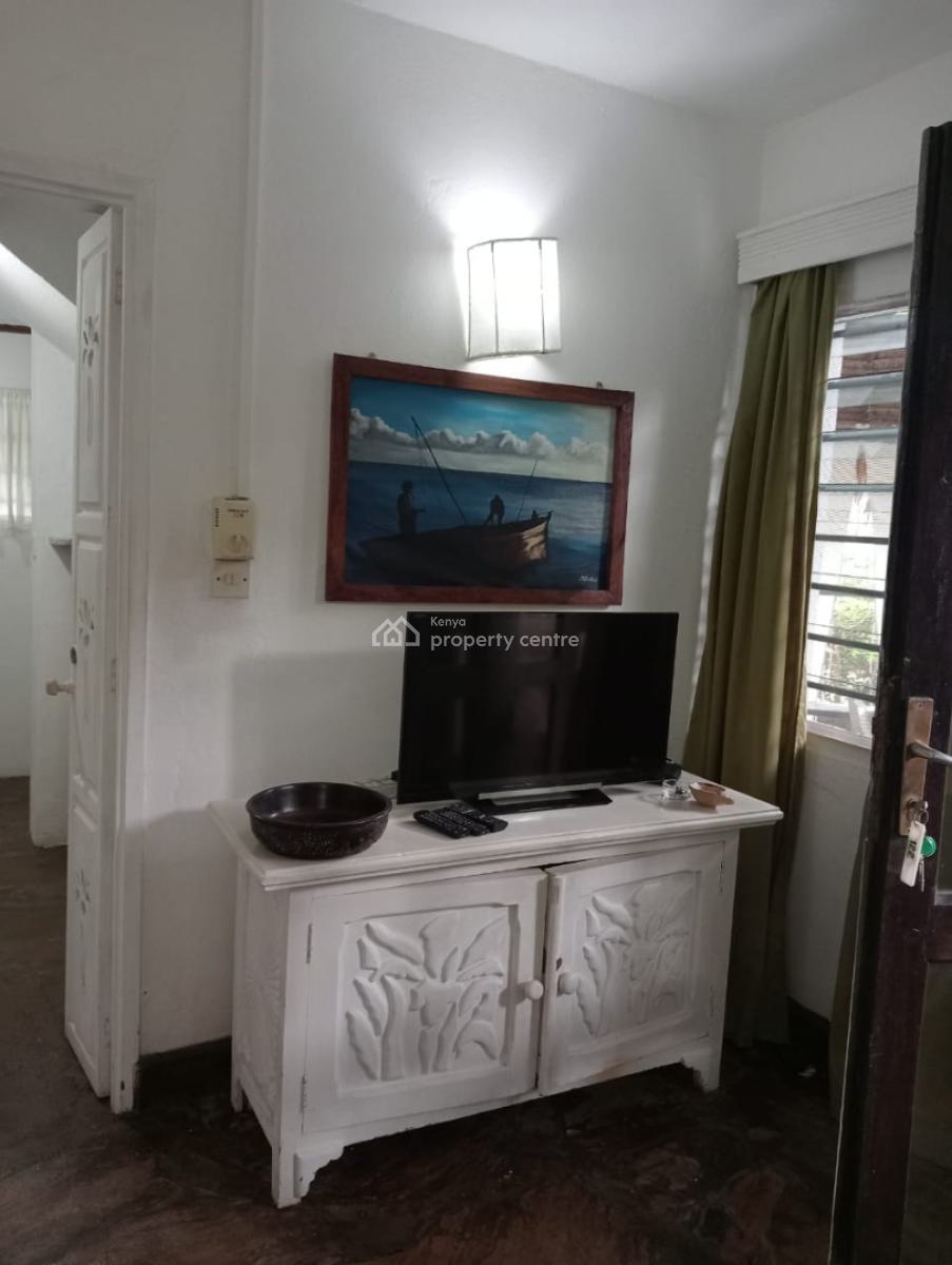 Short-stay Luxury Beachfront 2-bedroom Villa in Malindi, Harbourkey Villas, Malindi Town, Kilifi, Detached Duplex Short Let