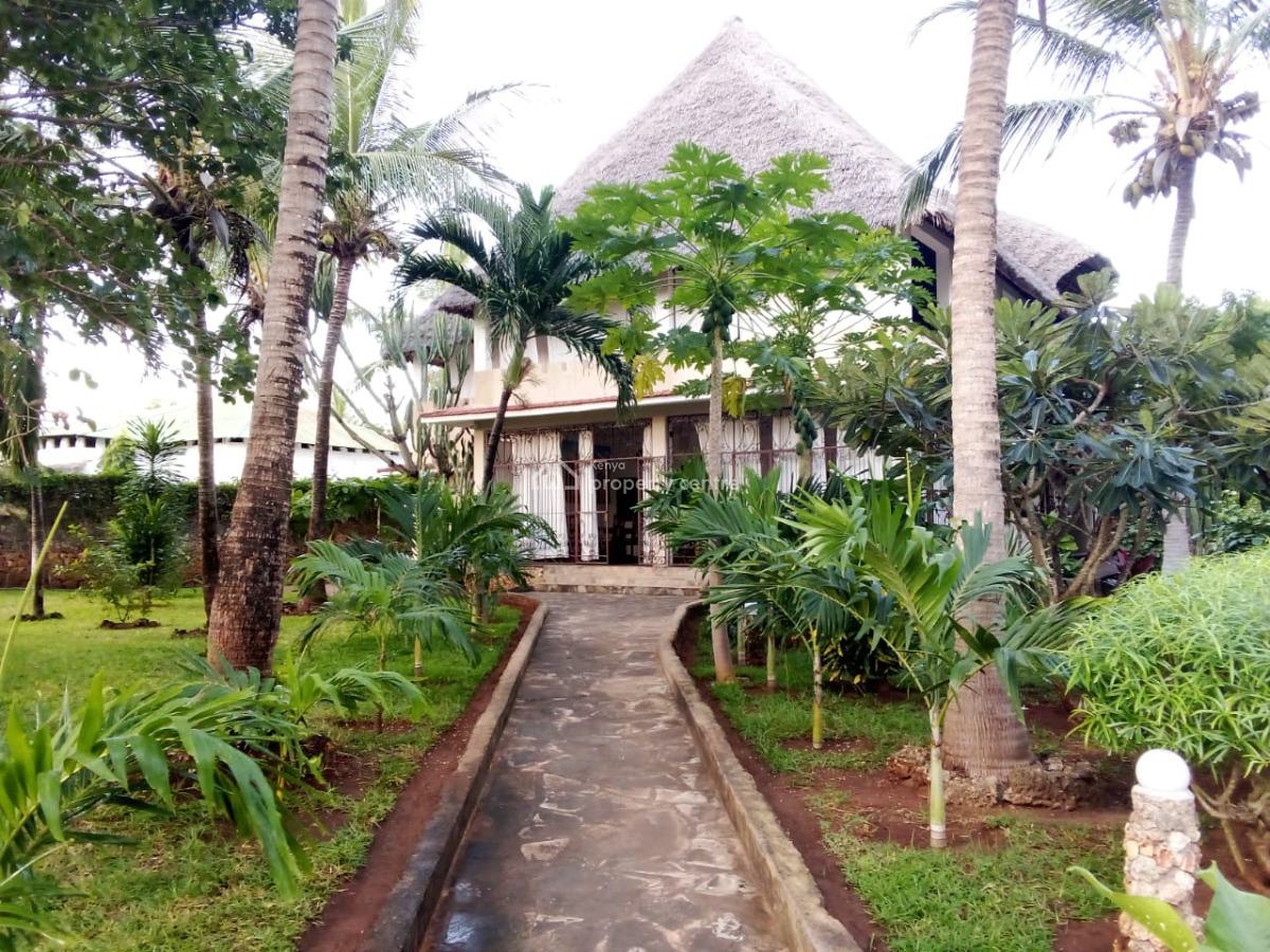 Exquisite 4-bedroom Ensuite Villa with Pool for Short Stay in Watamu., Watamu, Watamu, Kilifi, House Short Let