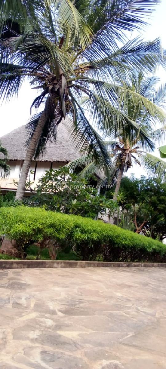 Exquisite 4-bedroom Ensuite Villa with Pool for Short Stay in Watamu., Watamu, Watamu, Kilifi, House Short Let