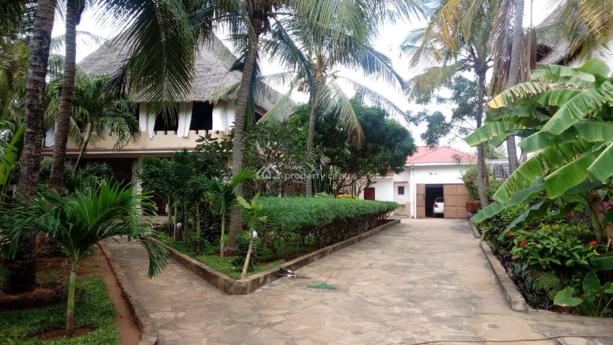 Exquisite 4-bedroom Ensuite Villa with Pool for Short Stay in Watamu., Watamu, Watamu, Kilifi, House Short Let