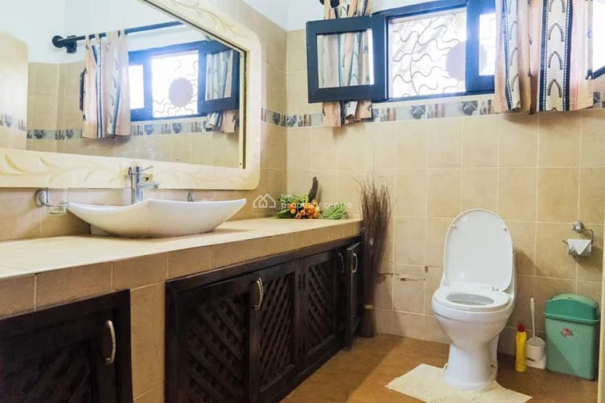 6 Bedroom Fulfurniture Sitting on 1acre and Quarter Watamu,beach 78m, Watamu, Watamu, Kilifi, Townhouse for Sale
