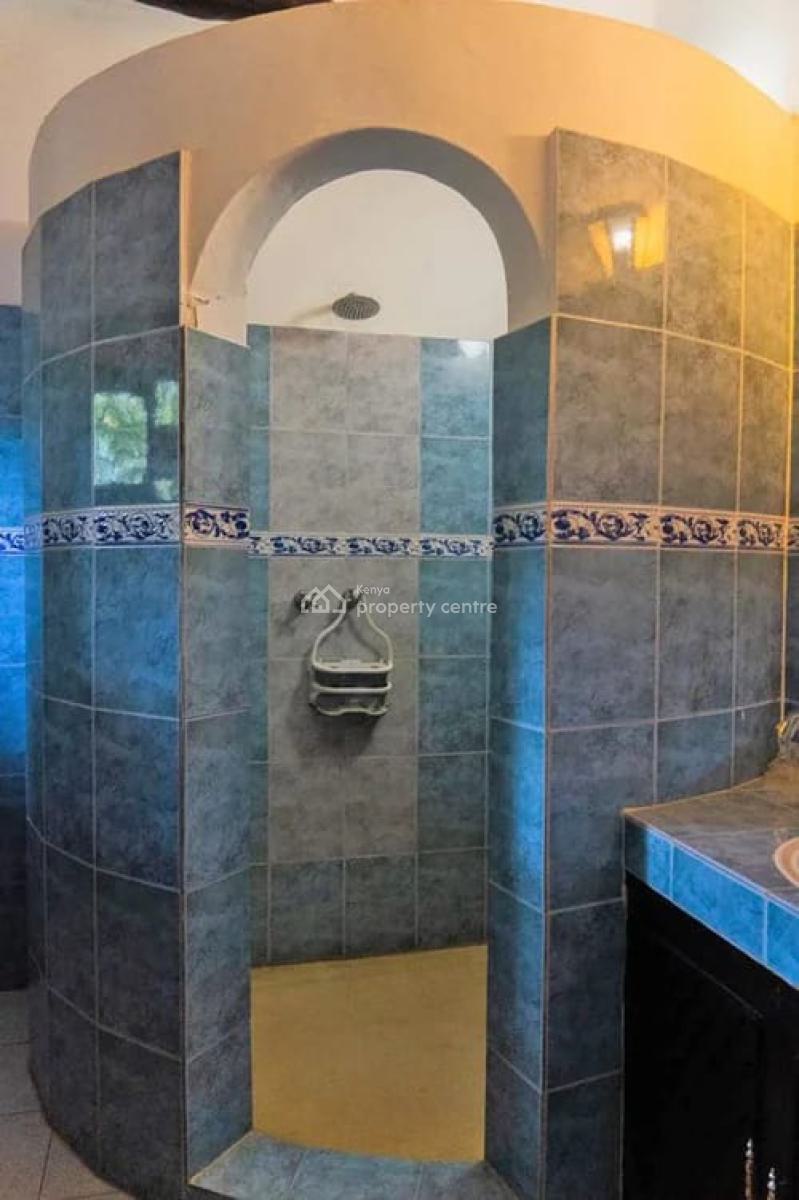 6 Bedroom Fulfurniture Sitting on 1acre and Quarter Watamu,beach 78m, Watamu, Watamu, Kilifi, Townhouse for Sale