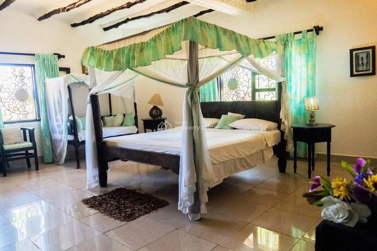 6 Bedroom Fulfurniture Sitting on 1acre and Quarter Watamu,beach 78m, Watamu, Watamu, Kilifi, Townhouse for Sale
