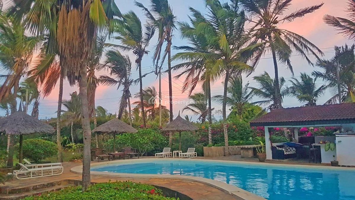 6 Bedroom Fulfurniture Sitting on 1acre and Quarter Watamu,beach 78m, Watamu, Watamu, Kilifi, Townhouse for Sale