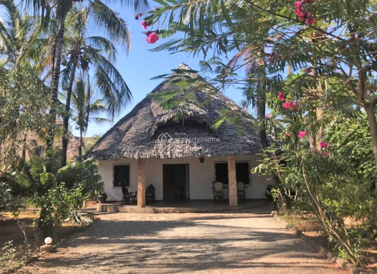 6 Bedroom Fulfurniture Sitting on 1acre and Quarter Watamu,beach 78m, Watamu, Watamu, Kilifi, Townhouse for Sale