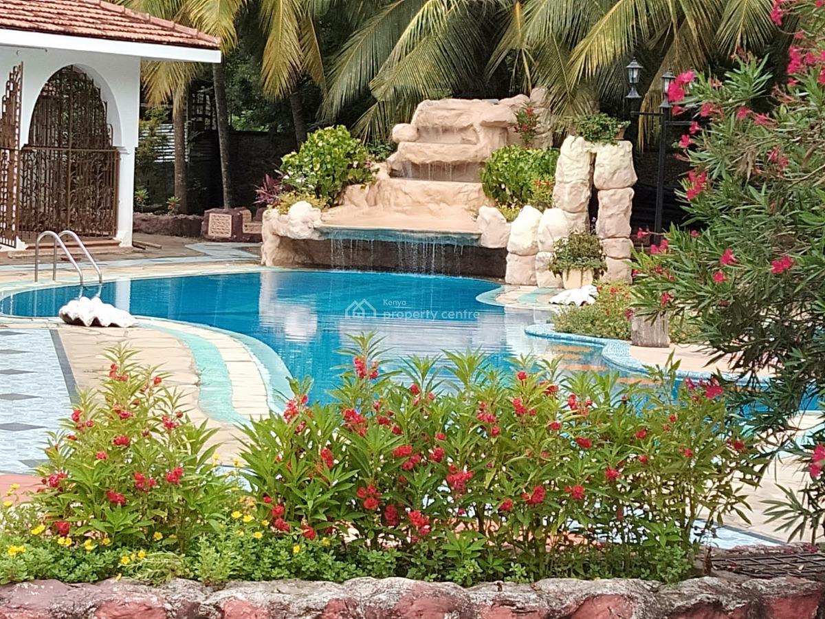 5 Bedrooms House with a Swimming Pool on a 1 Acre Plot in Mombasa-nyal, Mombasa Nyali, Nyali, Mombasa, Townhouse for Sale