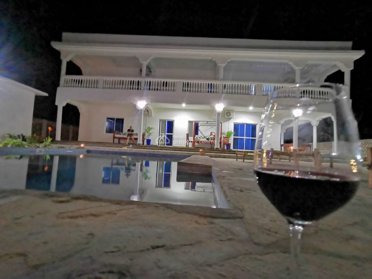 6 Bedrooms House with a Swimming Pool in Watamu 465keuro, Watamu, Watamu, Kilifi, Townhouse for Sale