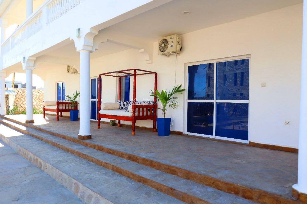 6 Bedrooms House with a Swimming Pool in Watamu 465keuro, Watamu, Watamu, Kilifi, Townhouse for Sale