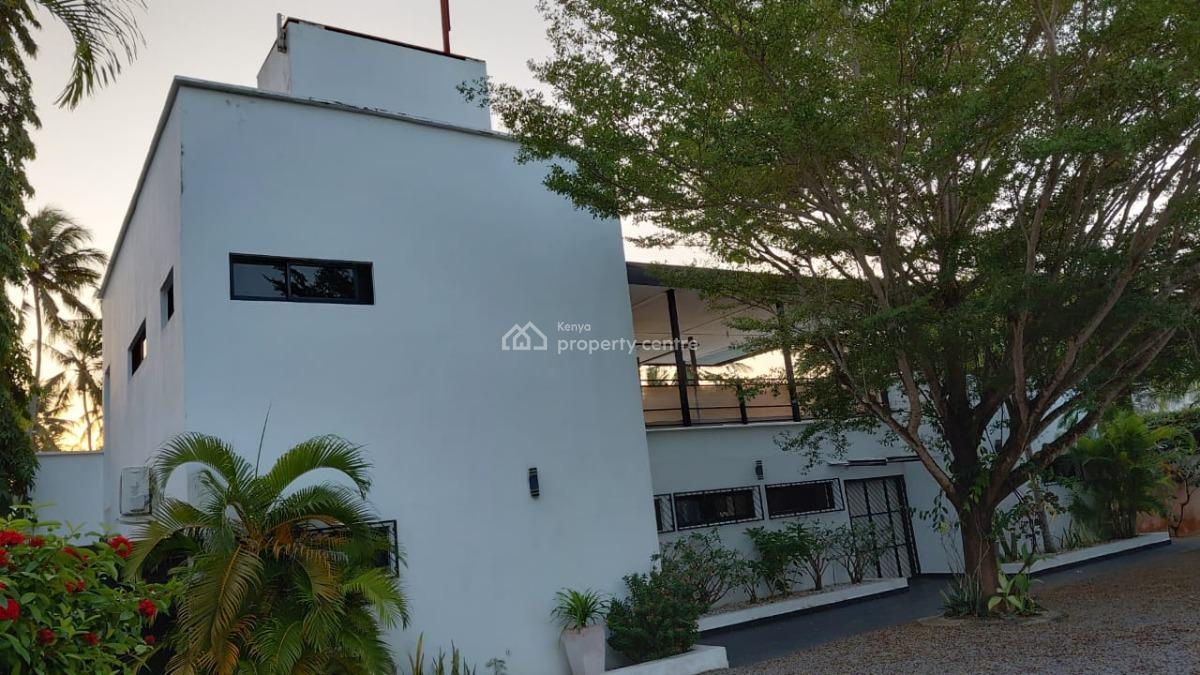 Luxury 4-bedroom Home, Watamu  ½ Acre, Infinity Pool 5 Car Garage, Close to Watamu Beach, Watamu, Kilifi, House for Sale