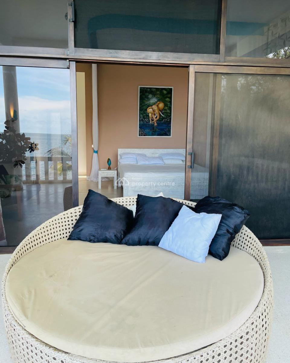 Exquisite Beach Holiday House -- Luxury 5-bedroom Beachfront Villa, Marine Park, Casuarina, Malindi Town, Kilifi, House Short Let