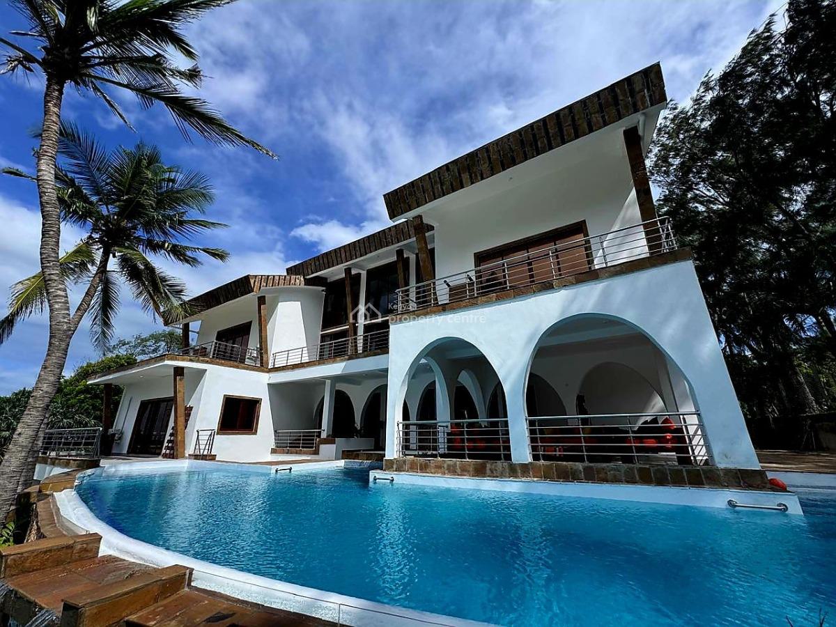 Amazing Luxury 6 Bedrooms, Beachfront, Rozzies Beach Villa, Casuarina., Malindi Town, Kilifi, House Short Let