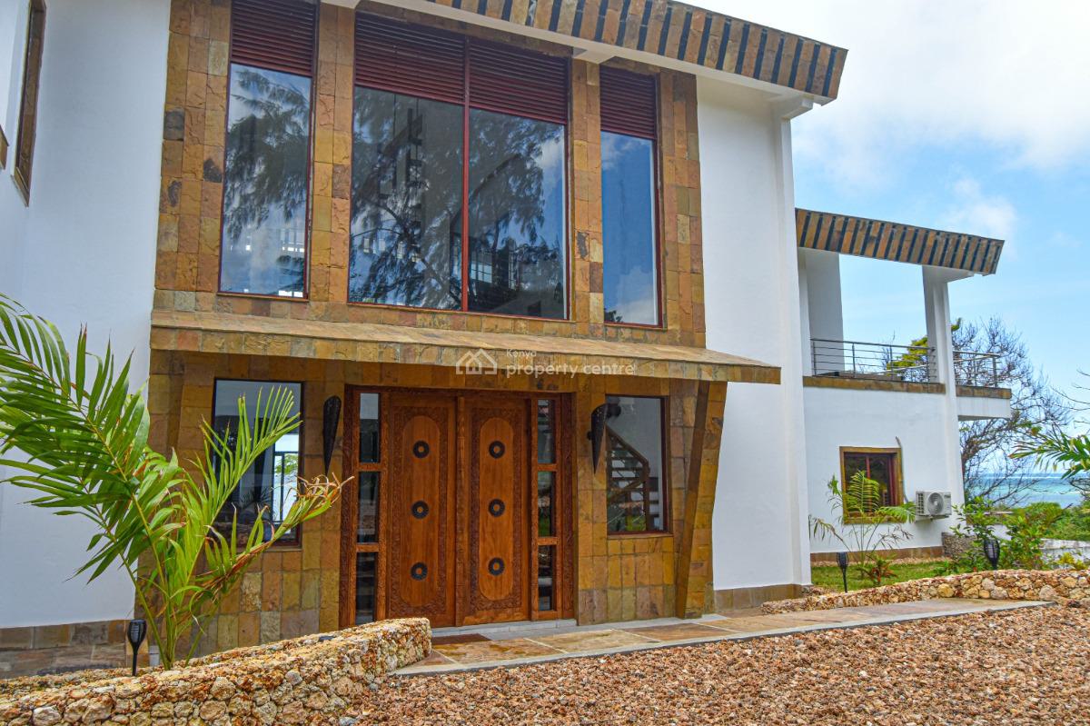 Amazing Luxury 6 Bedrooms, Beachfront, Rozzies Beach Villa, Casuarina., Malindi Town, Kilifi, House Short Let