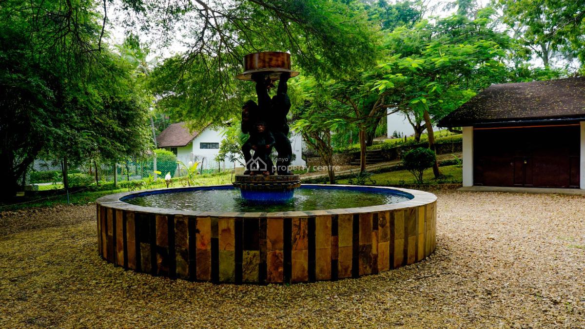 Amazing Luxury 6 Bedrooms, Beachfront, Rozzies Beach Villa, Casuarina., Malindi Town, Kilifi, House Short Let