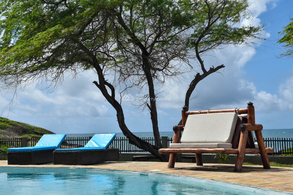 Amazing Luxury 6 Bedrooms, Beachfront, Rozzies Beach Villa, Casuarina., Malindi Town, Kilifi, House Short Let
