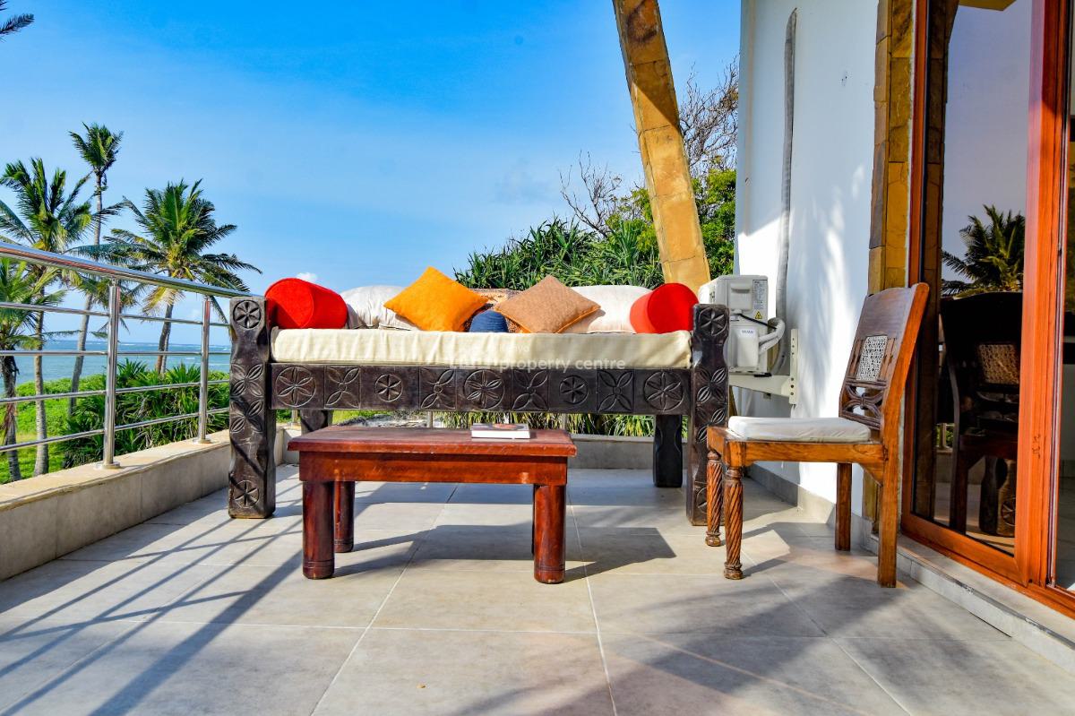 Amazing Luxury 6 Bedrooms, Beachfront, Rozzies Beach Villa, Casuarina., Malindi Town, Kilifi, House Short Let