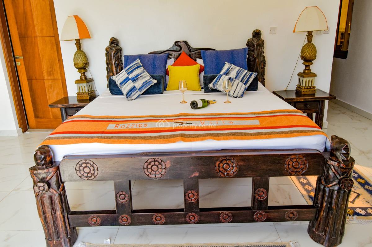Amazing Luxury 6 Bedrooms, Beachfront, Rozzies Beach Villa, Casuarina., Malindi Town, Kilifi, House Short Let