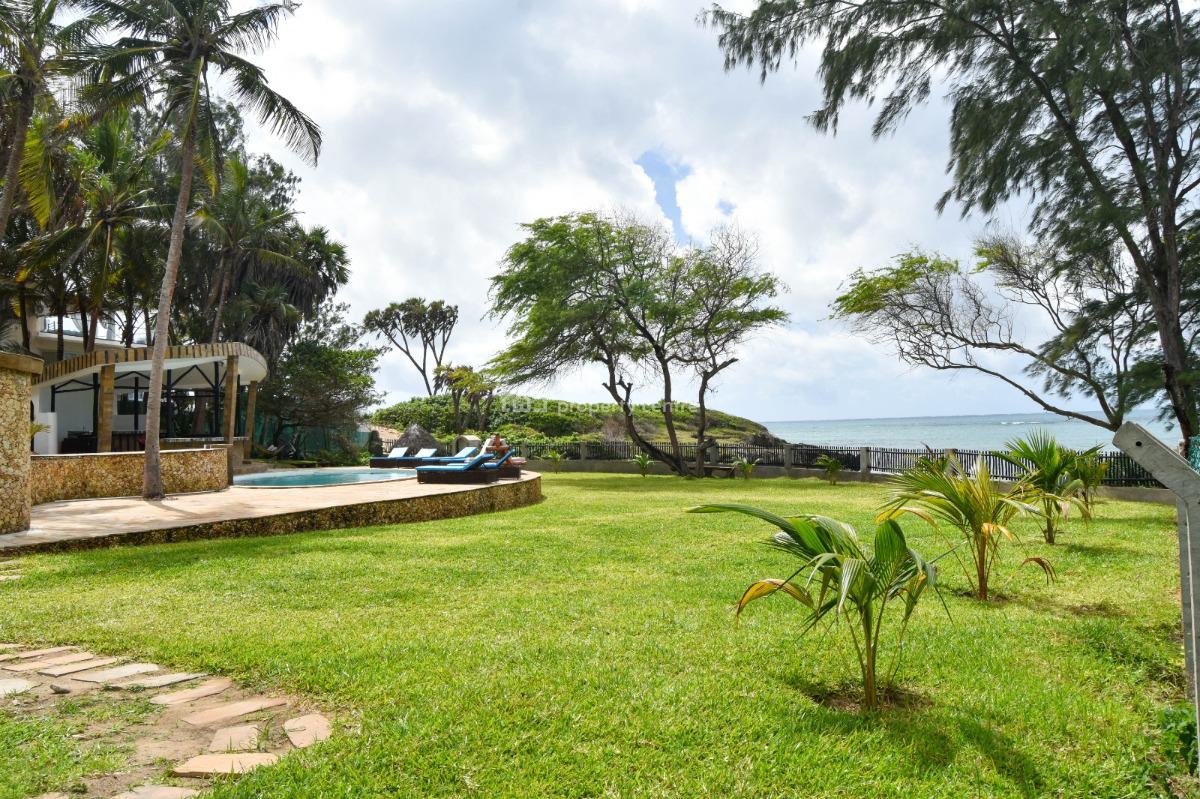 Amazing Luxury 6 Bedrooms, Beachfront, Rozzies Beach Villa, Casuarina., Malindi Town, Kilifi, House Short Let