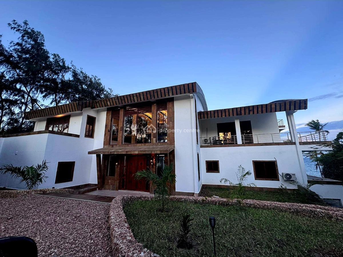 Amazing Luxury 6 Bedrooms, Beachfront, Rozzies Beach Villa, Casuarina., Malindi Town, Kilifi, House Short Let