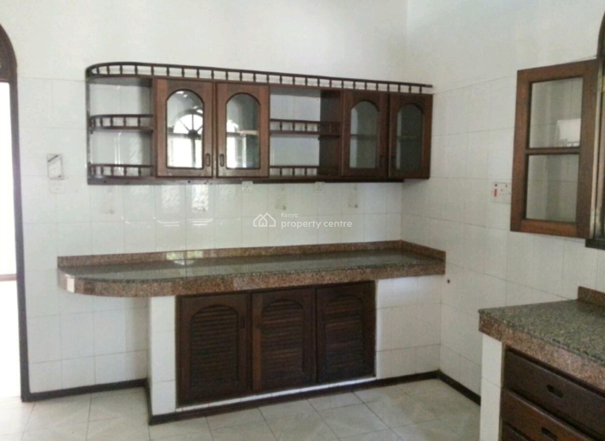 5 Bedrooms House with a Swimming Pool on a 1 Acre Plot in Mombasa-nyal, Nyali Mombasa Link Rd, Nyali, Mombasa, Townhouse for Sale