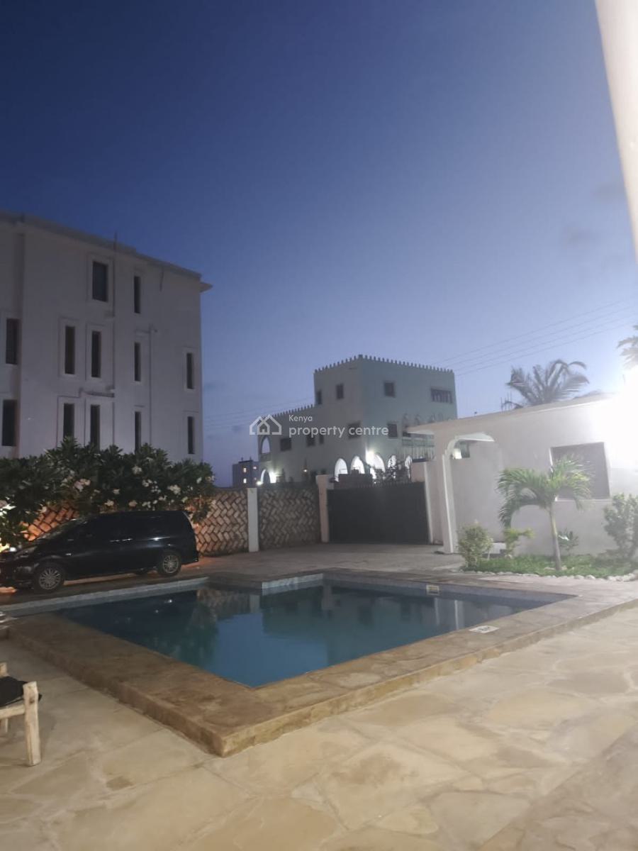 6 Bedrooms House with a Swimming Pool in Watamu 70m, Watamu Kilifi, Watamu, Kilifi, Townhouse for Sale