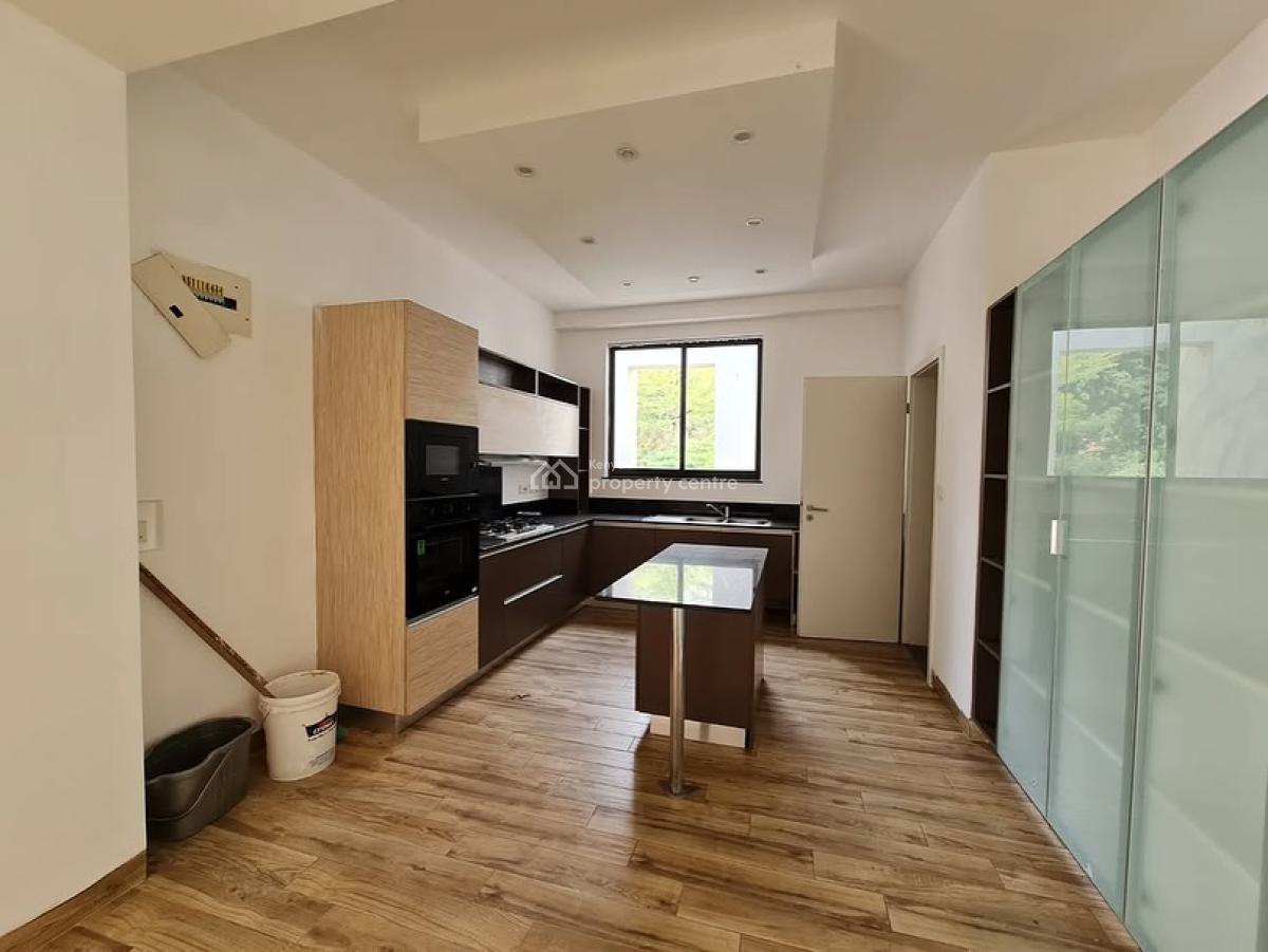 Spacious 3 Bedroom Duplex En Suite with Dsq in Riverside., Riverside, Westlands, Nairobi, Apartment for Sale