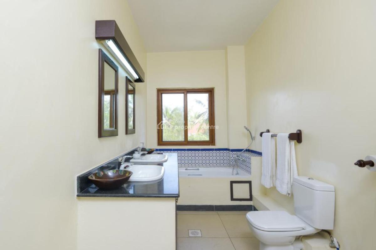 Beachfront 3-bedroom Holiday Apartment in Watamu From Ksh38,500/night, Blue Bay Cove, Watamu, Kilifi, Apartment Short Let