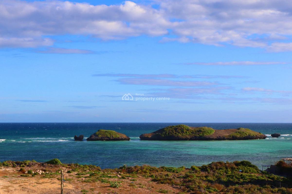 6 Bedrooms House with a Swimming Pool in Watamu 70m, Watamu, Watamu, Kilifi, Townhouse for Sale