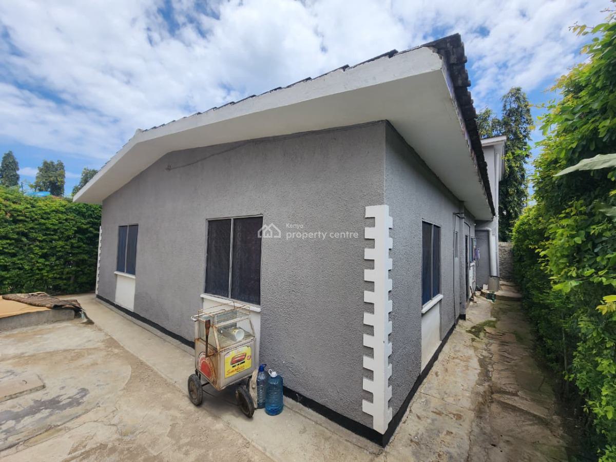 Bamburi Mtambo -- 2 Bedroom Bungalow + 2 Units of 2 Bedroom Apartments, Bamburi, Mombasa, House for Sale