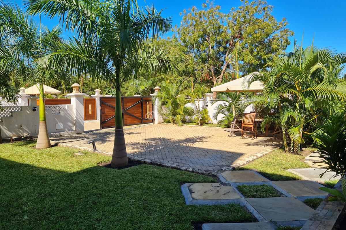 Luxury Five Bedroom Fully Furnished Villa Near The Beach, Diani Beach Road, Diani, Ukunda, Kwale, Detached Duplex for Sale