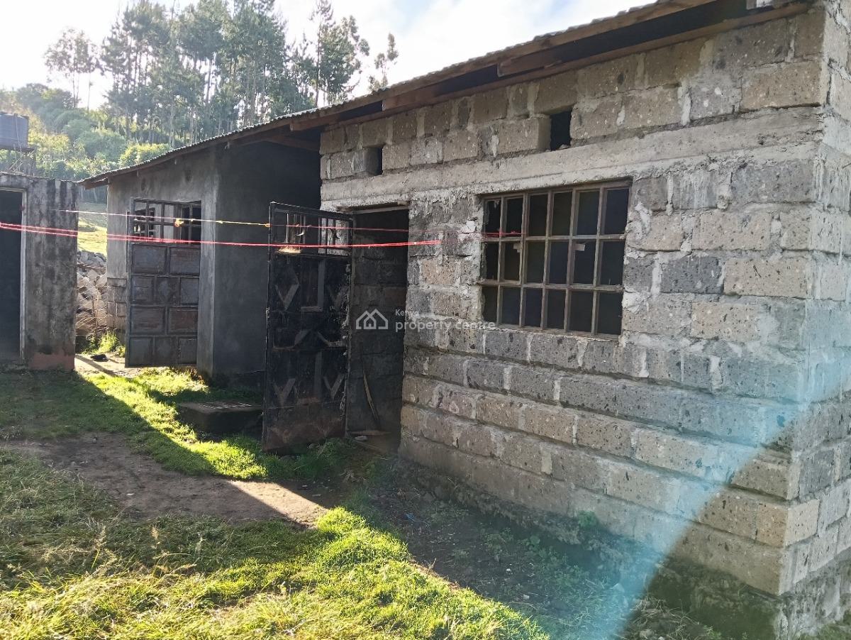 Plot with Structures in Kimende, Kimende Kiambu, Lari/kirenga, Kiambu, Land for Sale