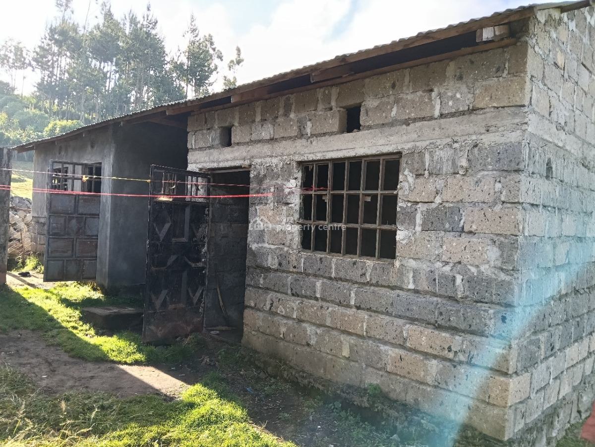 Plot with Structures in Kimende, Kimende Kiambu, Lari/kirenga, Kiambu, Land for Sale
