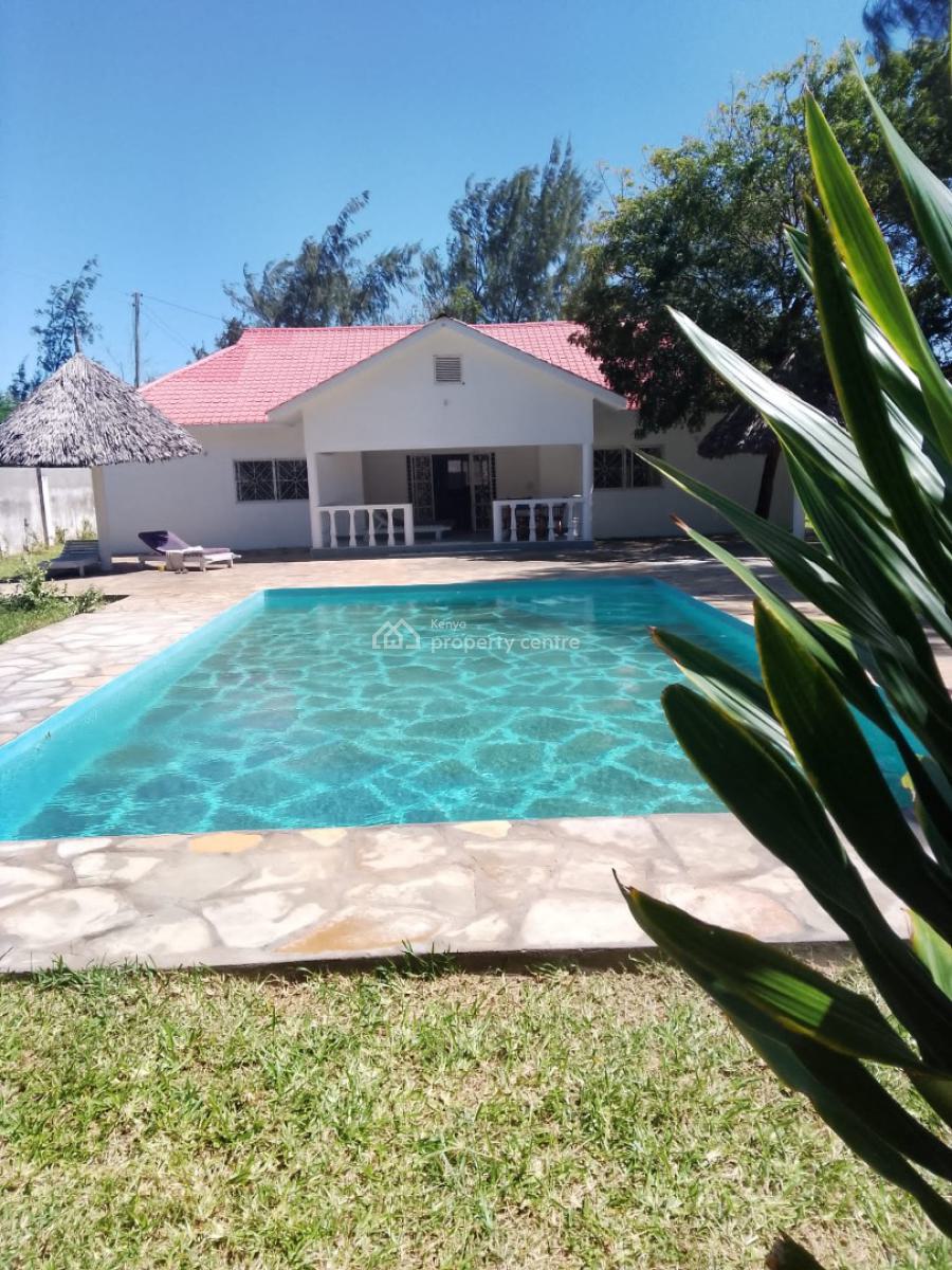 4 Bedroom House Ensuite Sitting on a Half Acre Plot Watamu, Watamu, Kilifi, Watamu, Kilifi, Townhouse for Sale
