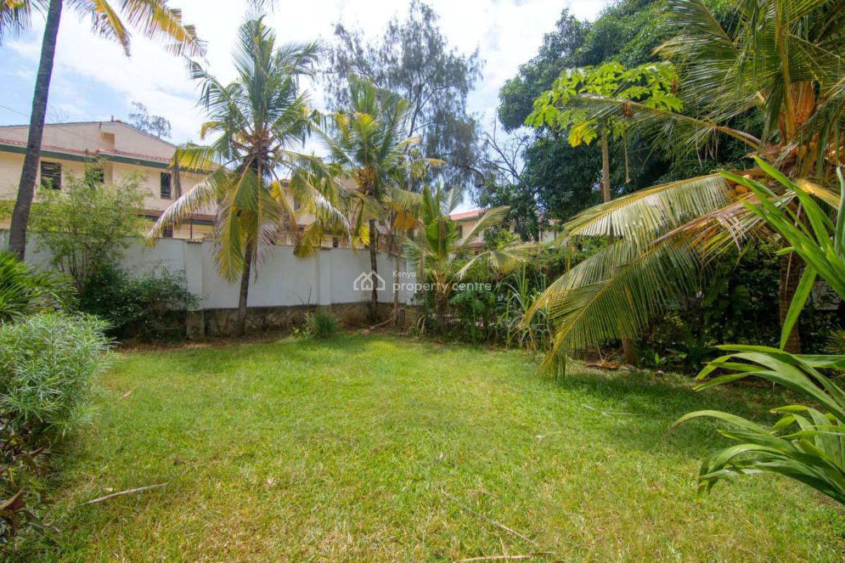 2 Houses, 3 Bedrooms Each and a 1 Bedroom Unit in Kizingo State House, Kizingo Mombasa, Nyali, Mombasa, Townhouse for Sale