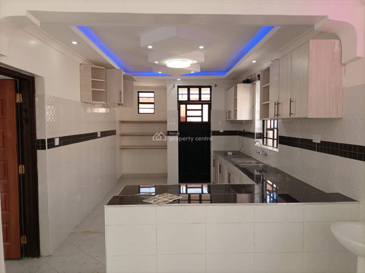 3 Bedrooms House, Flat Roof, All Ensuite in a Controlled Estate, Ruiru, Kiambu, Townhouse for Sale