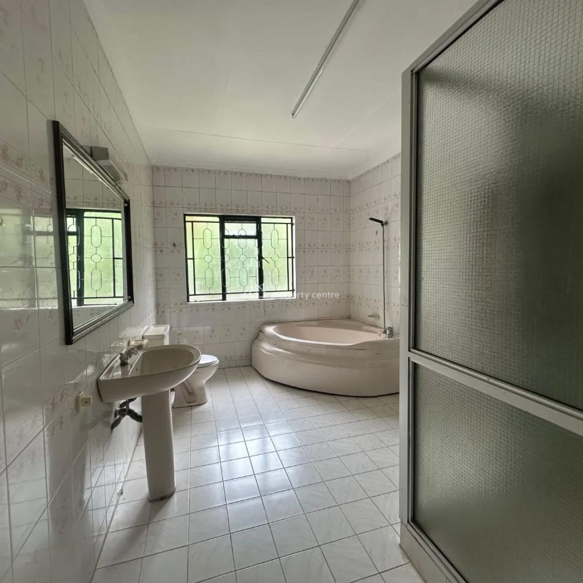 Massive 4bedroom, Lavington, Nairobi, Detached Bungalow for Rent