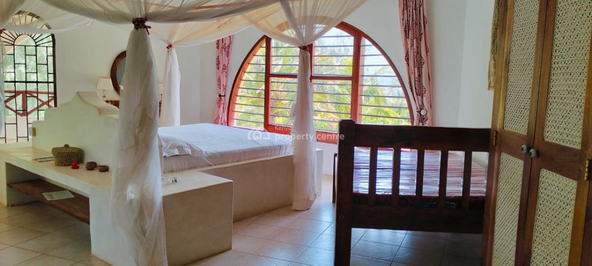 Luxurious 4-bedroom Beachfront Villa, Beach Front Watamu, Watamu, Kilifi, House for Sale