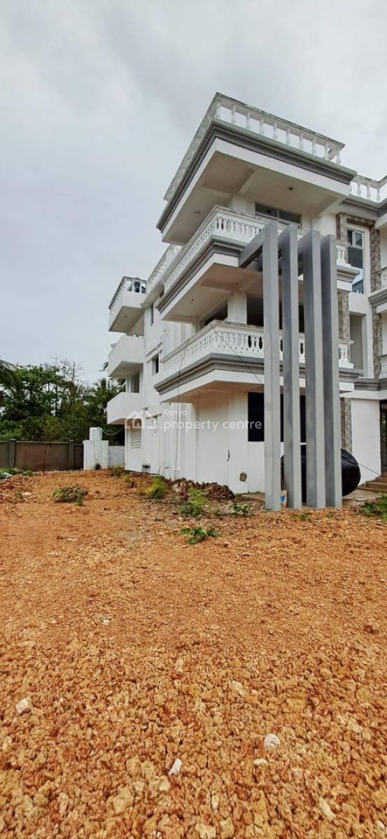 4-bedroom Villa with 2-bedroom Penthouse Guest Wing in Diani, Ukunda, Kwale, House for Sale