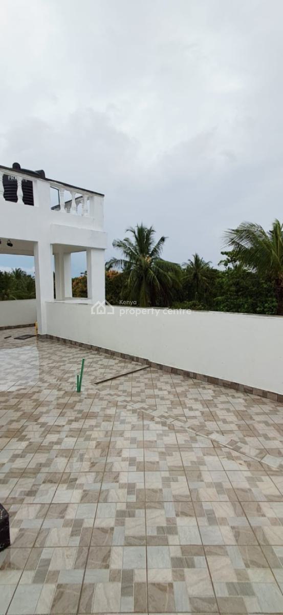 4-bedroom Villa with 2-bedroom Penthouse Guest Wing in Diani, Ukunda, Kwale, House for Sale