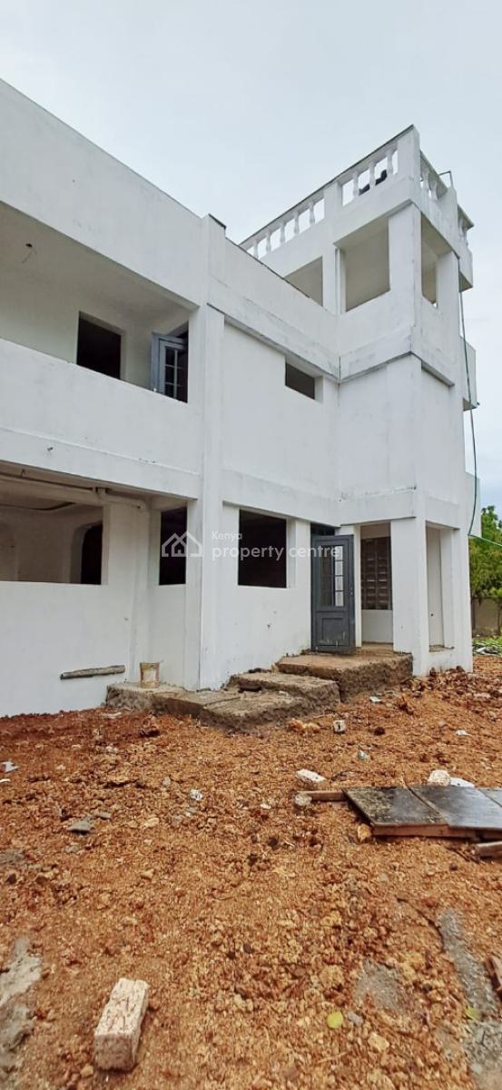 4-bedroom Villa with 2-bedroom Penthouse Guest Wing in Diani, Ukunda, Kwale, House for Sale