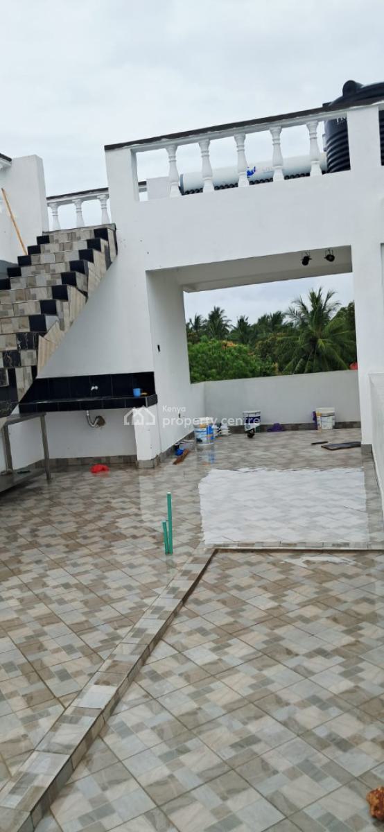 4-bedroom Villa with 2-bedroom Penthouse Guest Wing in Diani, Ukunda, Kwale, House for Sale