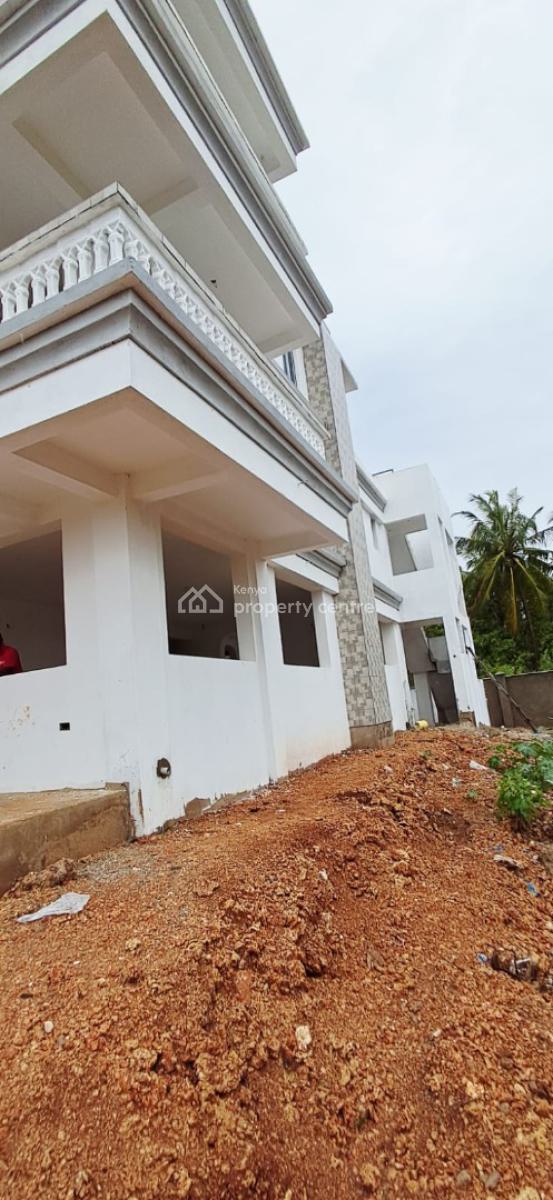 4-bedroom Villa with 2-bedroom Penthouse Guest Wing in Diani, Ukunda, Kwale, House for Sale