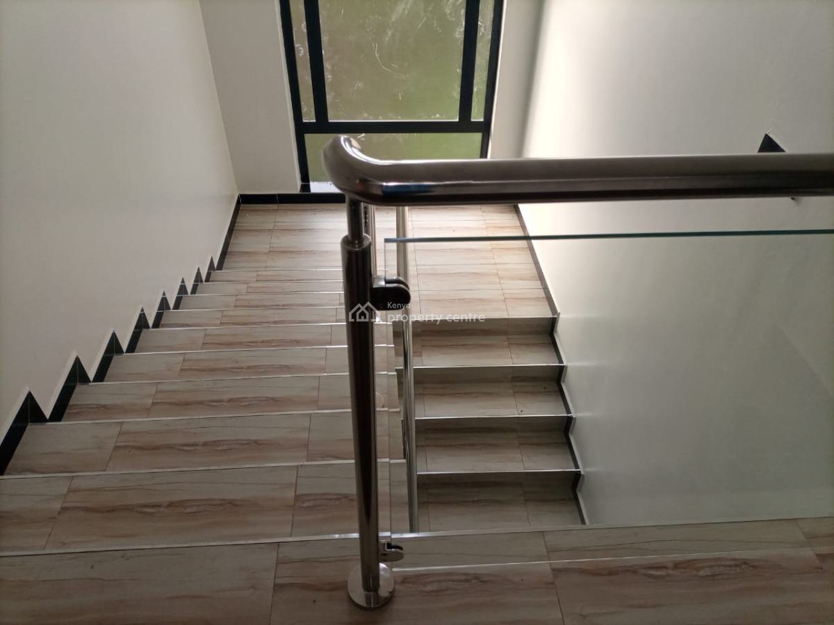5 Bedroom House with Sq All Ensuite Ruiru.  Has a Family Room, Study R, Ruiru, Ruiru, Kiambu, Townhouse for Sale